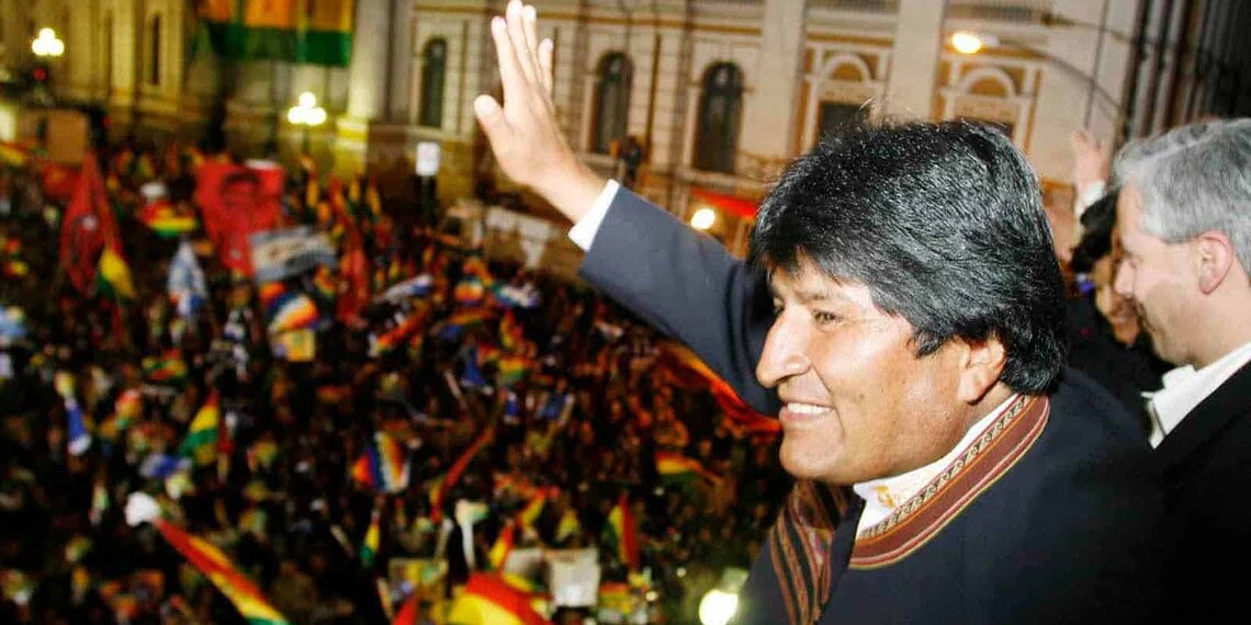 Morales denuncia tentativa de golpe e declara estado de emergência