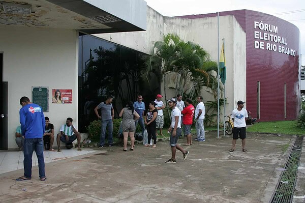 Quem não puder votar deve justificar