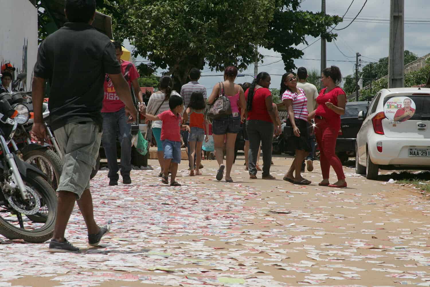 Lixo eleitoral deve ser retirado das ruas em até uma semana e meia, alerta Semsur 1 Segundo Semsur, quantidade de lixo no segundo turno foi inferior ao primeiro