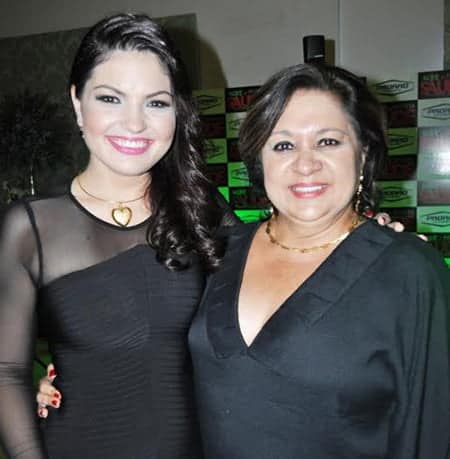 FLASH - Vestidas para arrasar, de pretinho básico - mas super fashion, Coluna da Jô registra a presença de Suzana Oltramari e Iris Tavares. 