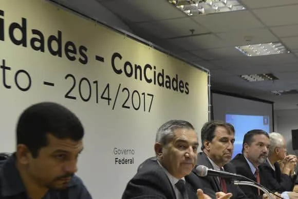 Gilberto Occhi e Gilberto Carvalho (ao centro) ontem