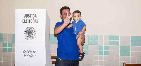 Gladson votou em Cruzeiro do Sul e dedicou campanha ao tio Orleir Cameli