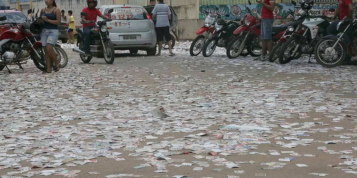 MPE monta estratégia para evitar que santinhos sejam espalhados na cidade