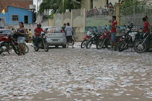 MPE monta estratégia para evitar que santinhos sejam espalhados na cidade