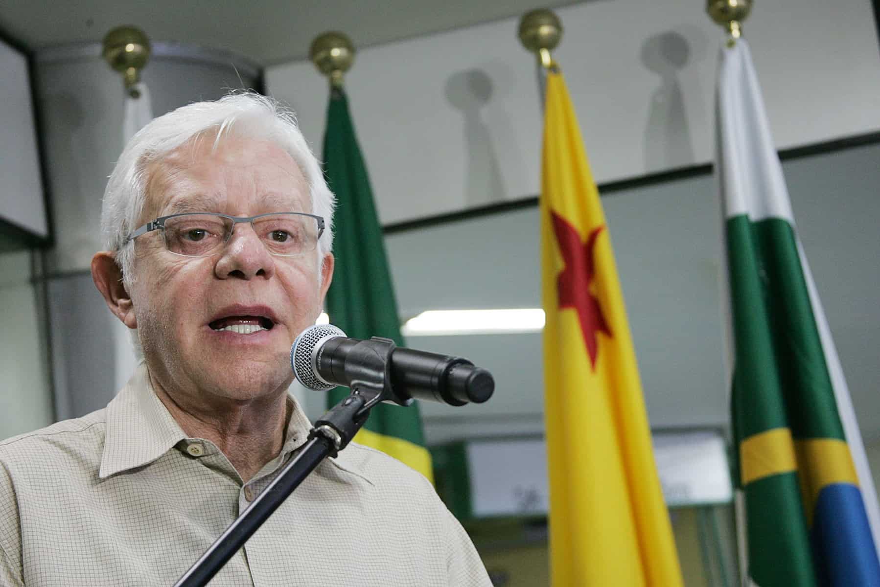 Moreira Franco veio ao Acre para assinar ordem de serviços na pista da Capital