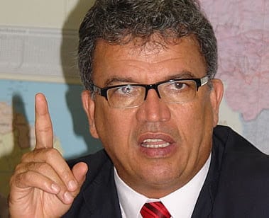 ‘Vô embora não’ 2 Senador critica ‘zoações’