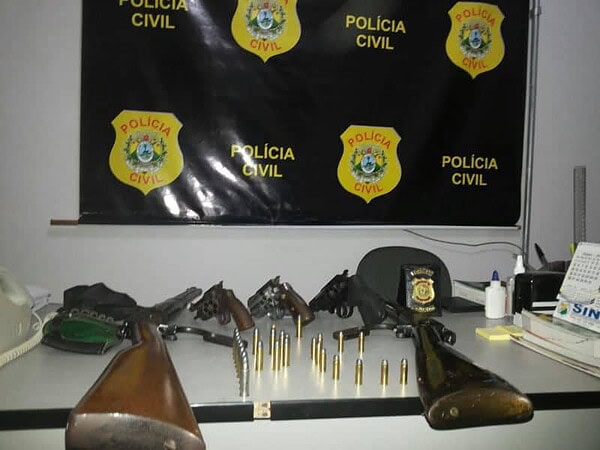 Polícia Civil apreende R$ 38 mil, armas de fogo e droga na fronteira com o Peru