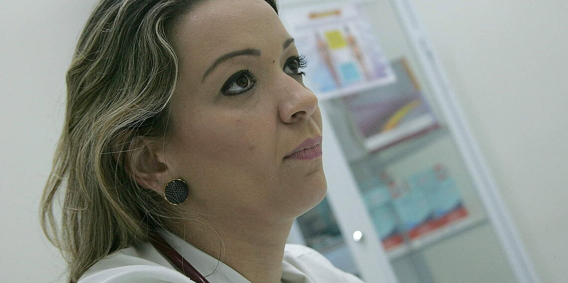 Artrite reumatoide sem tratamento pode causar deformidades físicas e incapacidade funcional