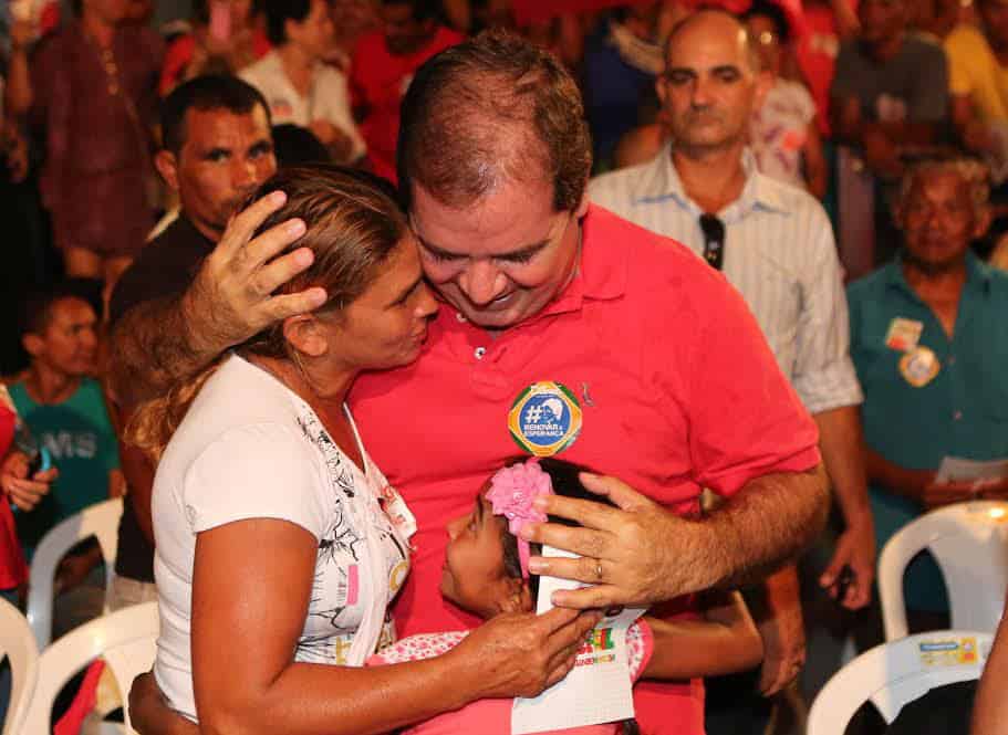 Família abraça candidato  em encontro em Cruzeiro do Sul 
