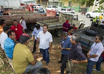 Tião Viana faz campanha em Cruzeiro do Sul reafirma compromisso de mil casas