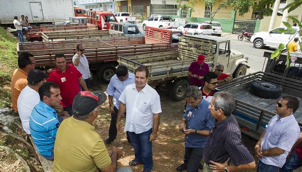 Tião Viana faz campanha em Cruzeiro do Sul reafirma compromisso de mil casas