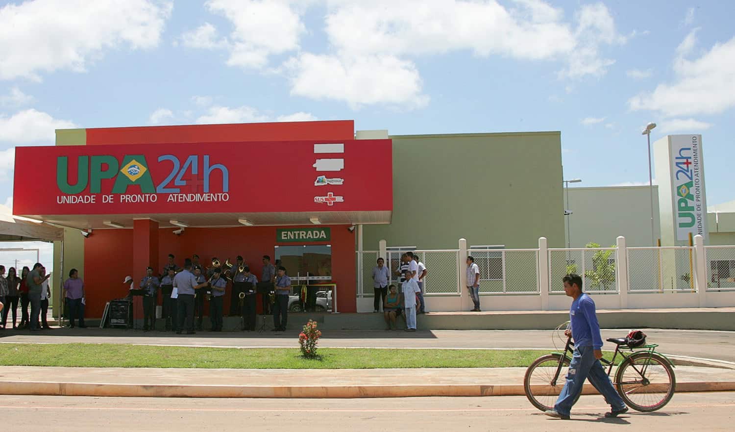 Centenas de moradores comparecem à inauguração da Unidade, no residencial