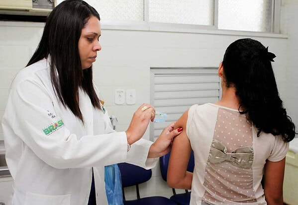 USP conclui: vacinas contra o HPV não causaram problemas de saúde em jovens acreanas