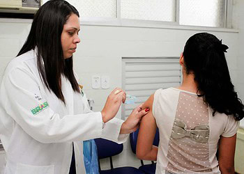 Mais de 2 mil meninas já tomaram a 2ª dose da vacina contra HPV no Acre