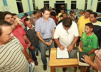 Prefeito Marcus Alexandre em parceria com a comunidade local, na sexta-feira