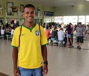 Sem clube e sem emprego, Gessé vira estudante e aguarda lista do Puskas 1 Gessé aguarda lista do prêmio de gol mais bonito