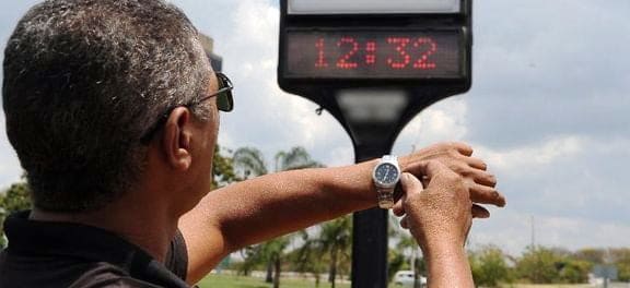 Ponteiros devem ser ajustados na zero hora de sábado