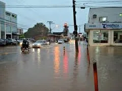 Temporal atinge Rio Branco e assusta moradores