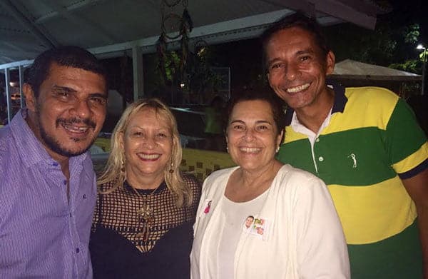 Moisés Alencastro, Regina Lino e Luiz Theodoro fazendo brinde especial pela chegada em Rio Branco da restauranteur Socorro Moreira Jorge, no Point do Pato.