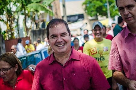 Governador Tião Viana de vê-se reeleito hoje para comandar os destinos do Acre por mais quatro anos. 