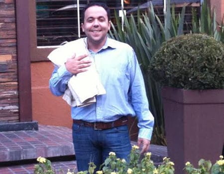 Implantodontista Clóvis Freitas Júnior foi surpreendido na tarde desta segunda, em sua bem montada clínica com muiiitos vivas pela idade nova.