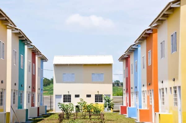 Casas vão atender famílias que estavam em áreas inadequadas