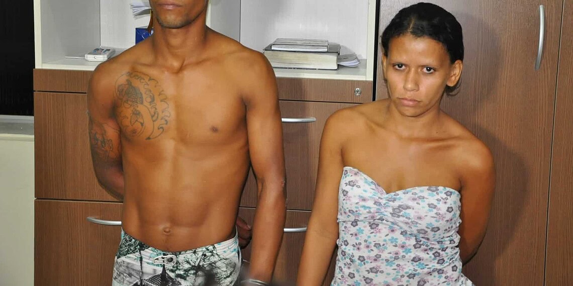 Dupla teria assaltado uma mulher e levado o celular dela