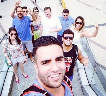 Os jovens amigos, bonitos e bem-criados Rafael Figueiredo, Thiago Profeta, Paulo Felício, Natália Faria, Santana Júnior, Rodrigo Lima, Marize Souza, Saul Maranha e Raíssa Campelo curtem merecidas férias pelos Emirados Arábes e Tailândia. 