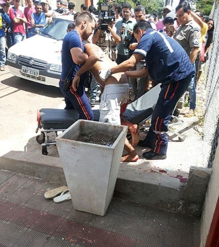 Vítima foi esfaqueada por outro franelinha no Centro