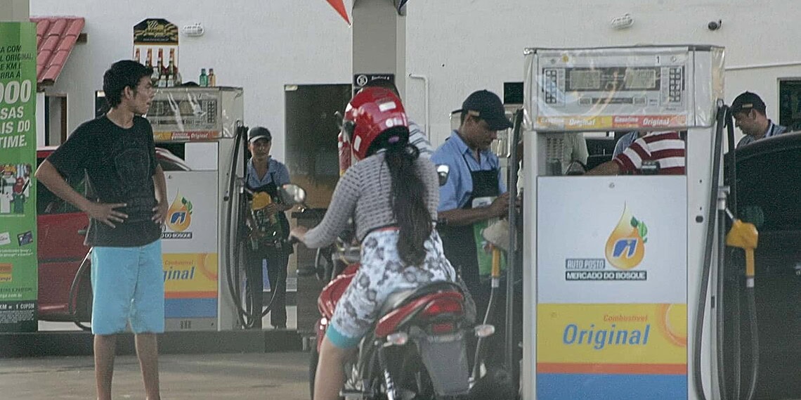 No interior, o preço da gasolina chega a R$ 3,85 o litro