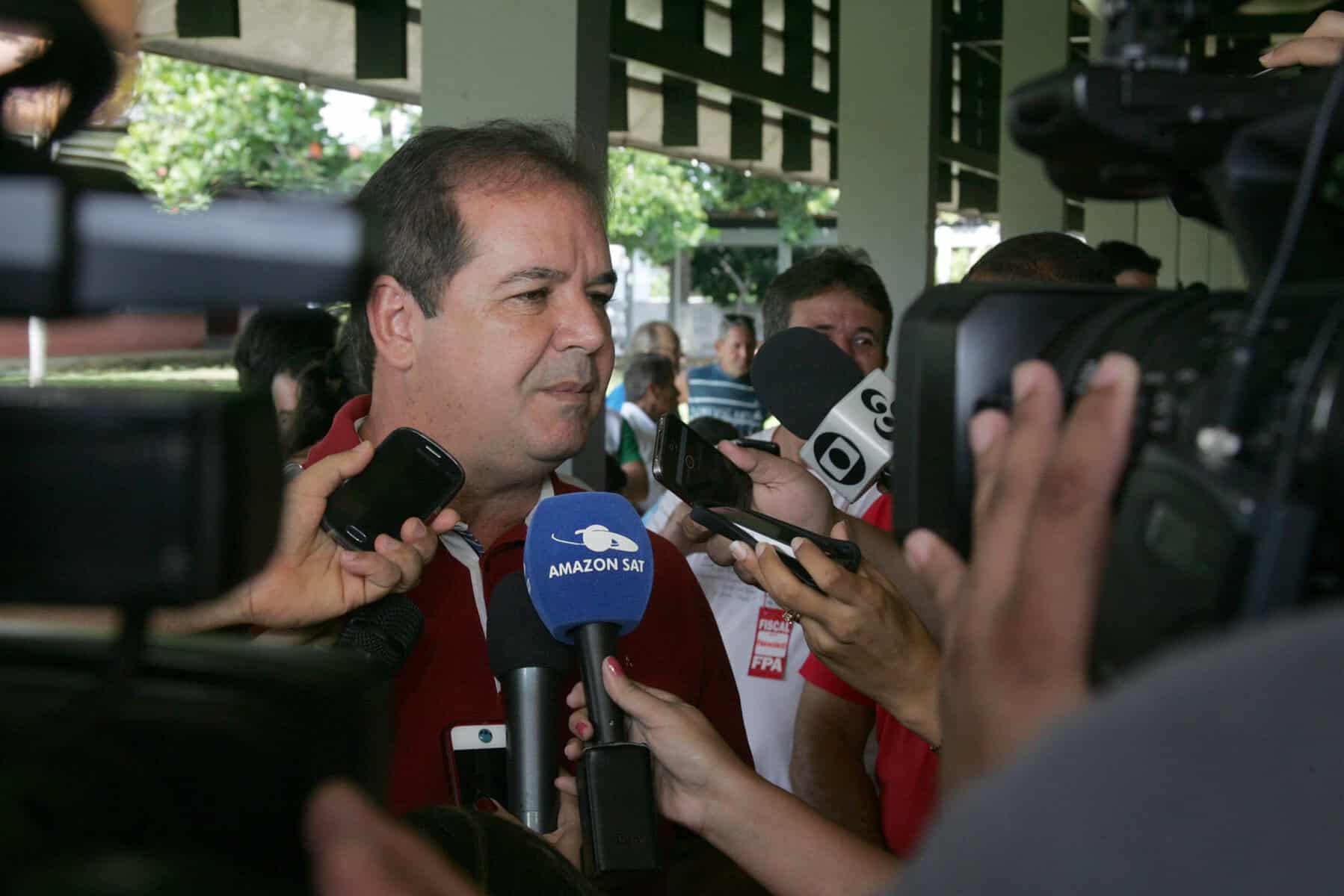 Nove partidos governarão o Brasil a partir de 2015 1 Tião Viana, do PT, foi reeleito para governar o Acre
