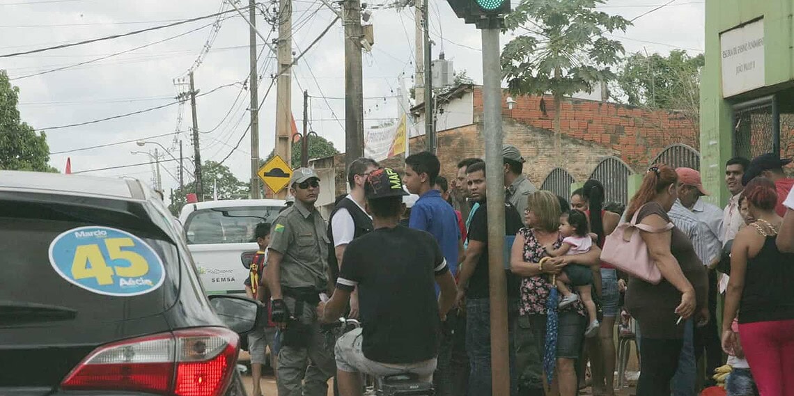 Tumulto entre PMs e militantes no dia da eleição