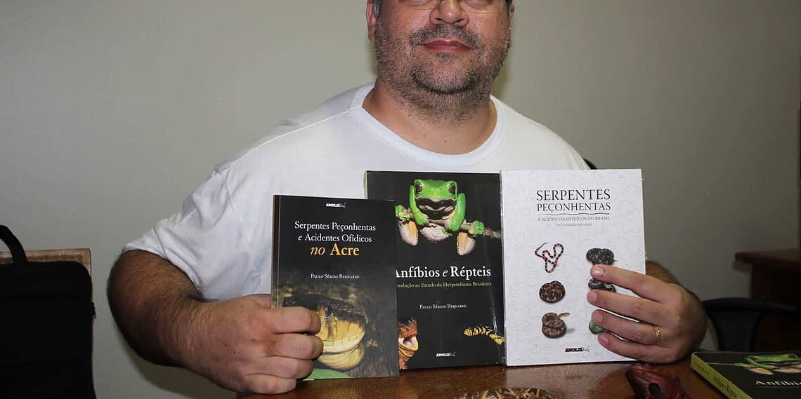 Cientista Paulo Sérgio Bernarde e suas três obras