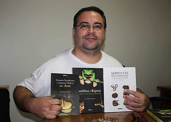 Cientista Paulo Sérgio Bernarde e suas três obras