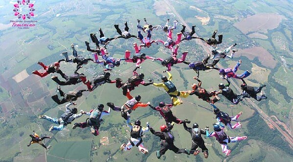 Atleta do Acre participa de recorde em queda livre: “Paraquedismo é paixão”