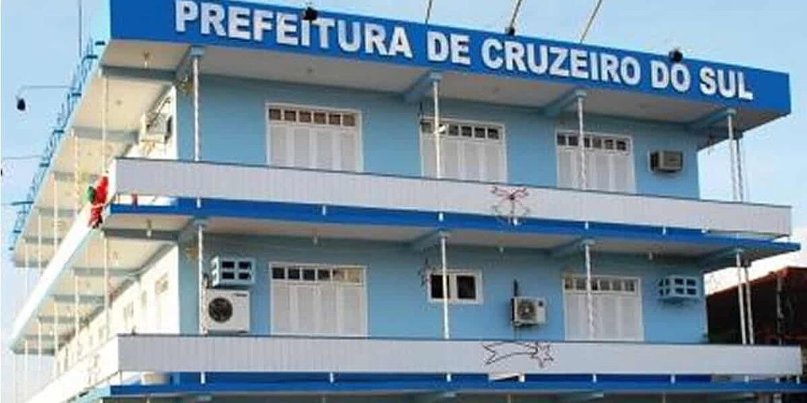 Cruzeiro do Sul armazena material inflamável na prefeitura e MP ajuíza ação 1 Material põe local em risco de explosão, aponta o MP