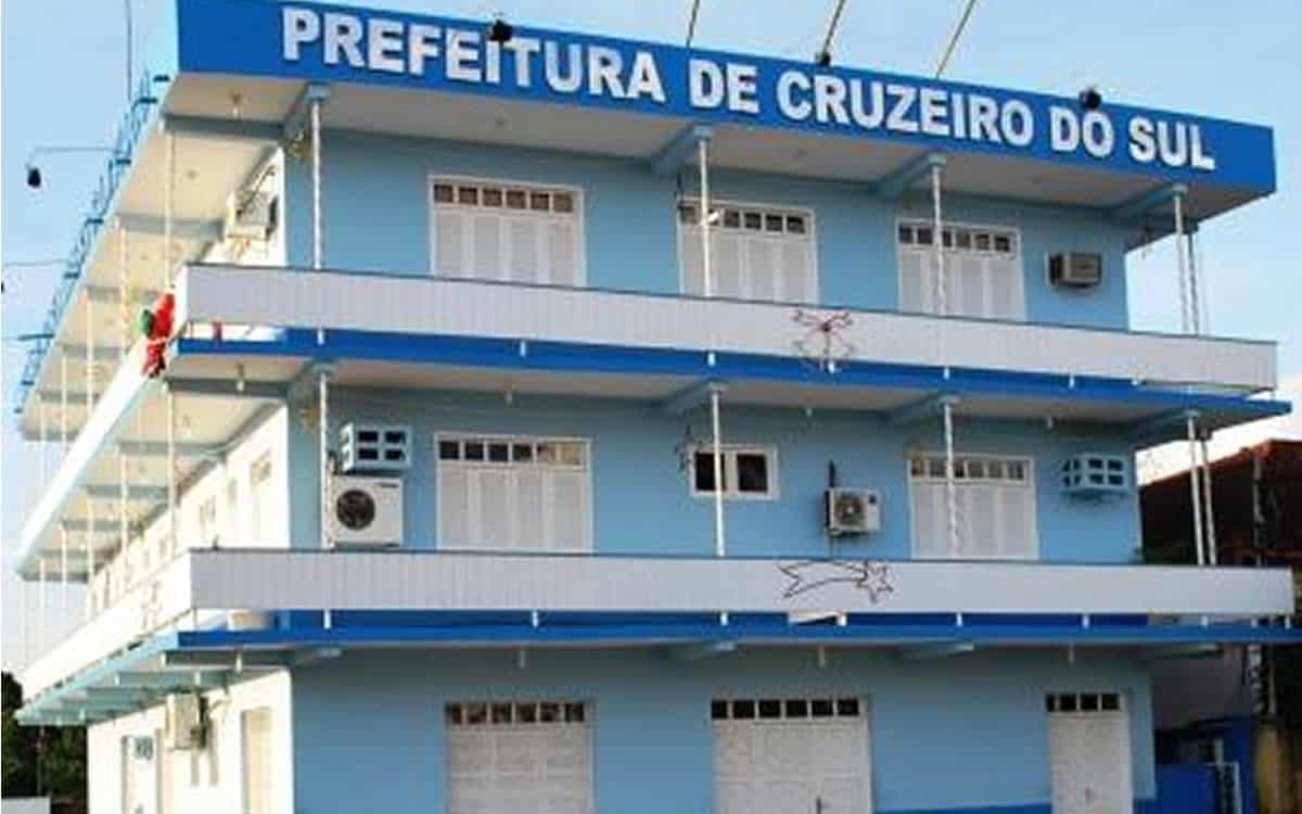 Cruzeiro do Sul armazena material inflamável na prefeitura e MP ajuíza ação 2 Material põe local em risco de explosão, aponta o MP