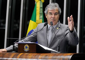 Senador Jorge Viana pede ajuda federal ao município de Tarauacá, atingido por enchente