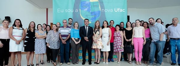  Café da manhã com imprensa. Com o objetivo de agradecer a divulgação das atividades da Ufac neste ano de 2014, a Reitoria promoveu um café da manhã nesta terça-feira, 18, com representantes da imprensa. Na ocasião, o reitor Minoru Kinpara e a vice-reitora Guida Aquino receberam os convidados para uma confraternização. Além dos jornais impressos, sites e as emissoras de televisão locais realizam cobertura dos eventos e das atividades ocorridas na instituição.