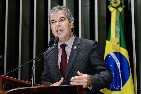 Senador Jorge Viana pede que empresas aéreas melhorem qualidade dos serviços para o Acre