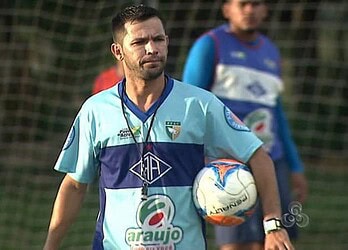 Técnico do Atlético/AC, o ex-volante Zé Marco pode estar de saída do futebol acreano