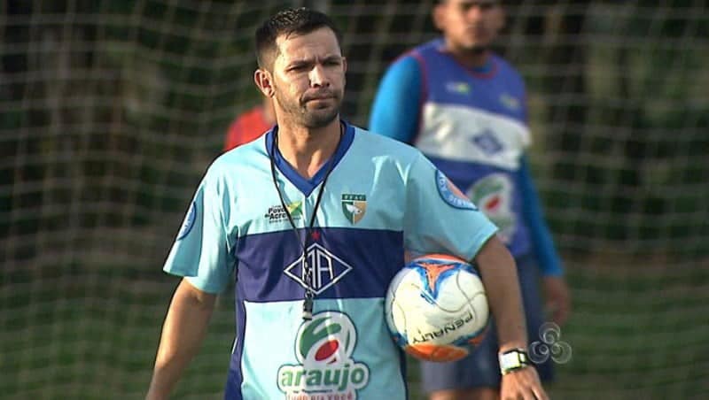 Técnico do Atlético/AC, o ex-volante Zé Marco pode estar de saída do futebol acreano