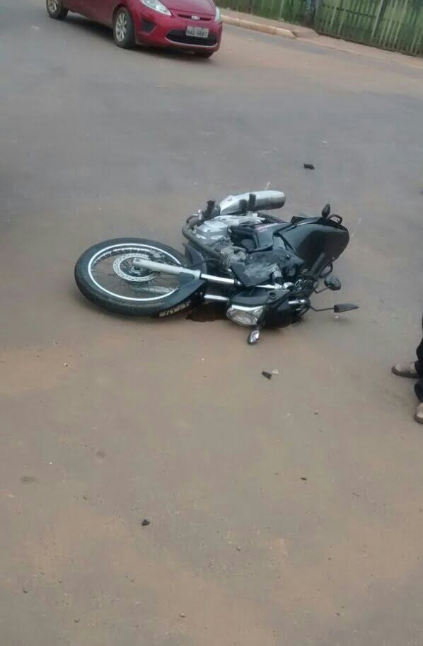 Acidente deixa dois feridos na Avenida Antônio da Rocha Viana 2