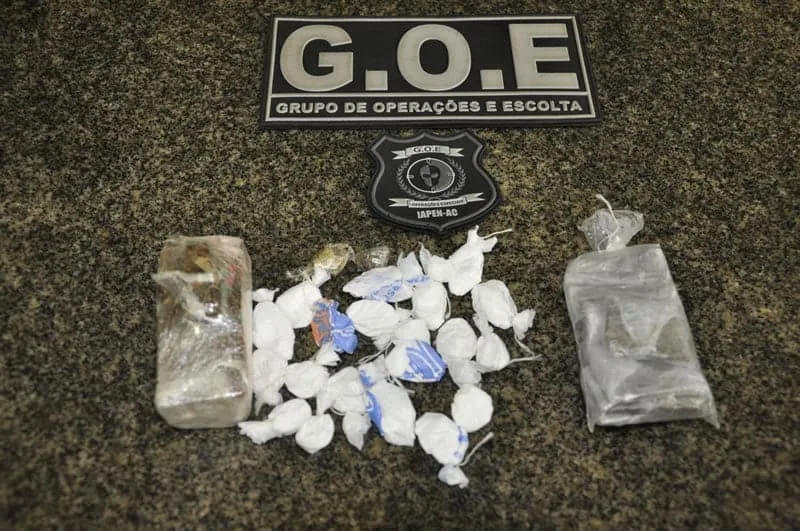 Agentes do Iapen apreendem droga no Presídio Francisco d’ Oliveira Conde