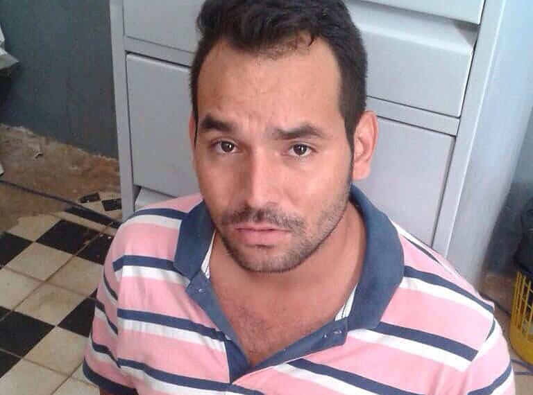 Bandidos armados invadem casa, roubam e estupram jovem na frente dos pais