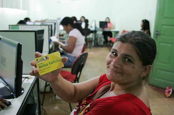 Quase 40% das famílias ainda precisam atualizar cadastro