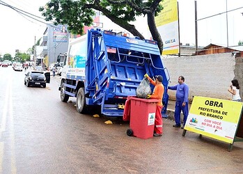 Prefeitura dobra jornada de limpeza em pontos de grande concentração comercial neste fim de ano