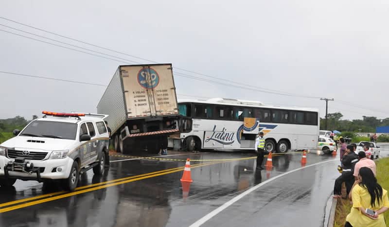 Acidente aconteceu na BR-364, em Cruzeiro do Sul