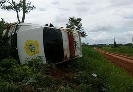 Viatura da Polícia Civil capota durante perseguição
