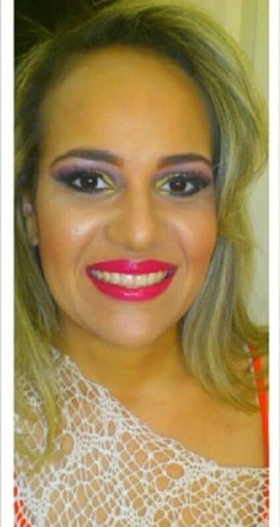 Empresária e profissional bem sucedida, realizada como mãe e esposa, excelente profissional, filha e amiga. Assim é a grande aniversariante deste domingo, 28, dermatofuncional Simone Caetano Brito que, para comemorar em alto estilo, embarca amanhã, ao lado do marido Leonardo e da filha Ana Karolina Brito, para chicoso resort em Maceió. Vivas! Vivas!